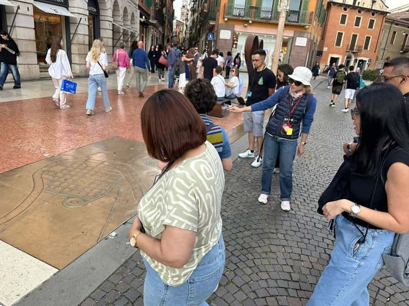 Verona: Street Food Tour and City Guided Sightseeing - Ponte di Pietra and Castelvecchio