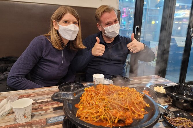 Visit Busan night market and enjoy the night view of Busan harbor - The 10 p.m. seafood auction