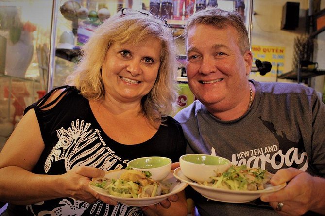 Walking Street Food Evening Safari with 20 tastings - Group size, pace, and practical comfort