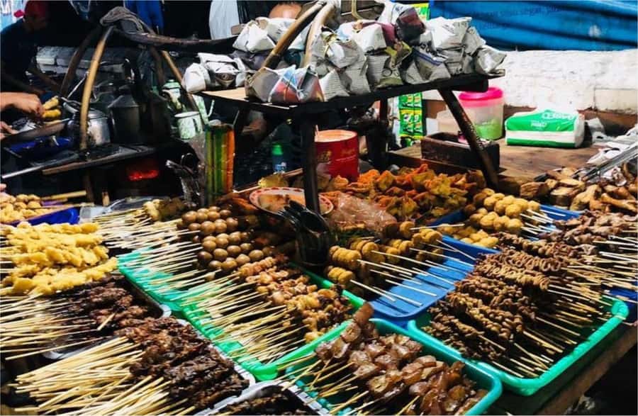 Yogyakarta: 3-Hour Night Walking with Street Food Tasting - Street food with room for personal taste