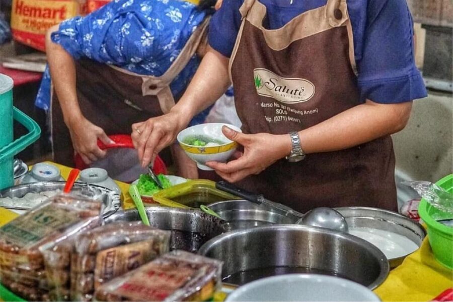 Yogyakarta: 3-Hour Night Walking with Street Food Tasting - A walk through Yogyakarta after dark