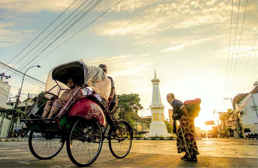 Yogyakarta: Night Walking and Street Food Tasting Tour - The becak ride is part of the fun