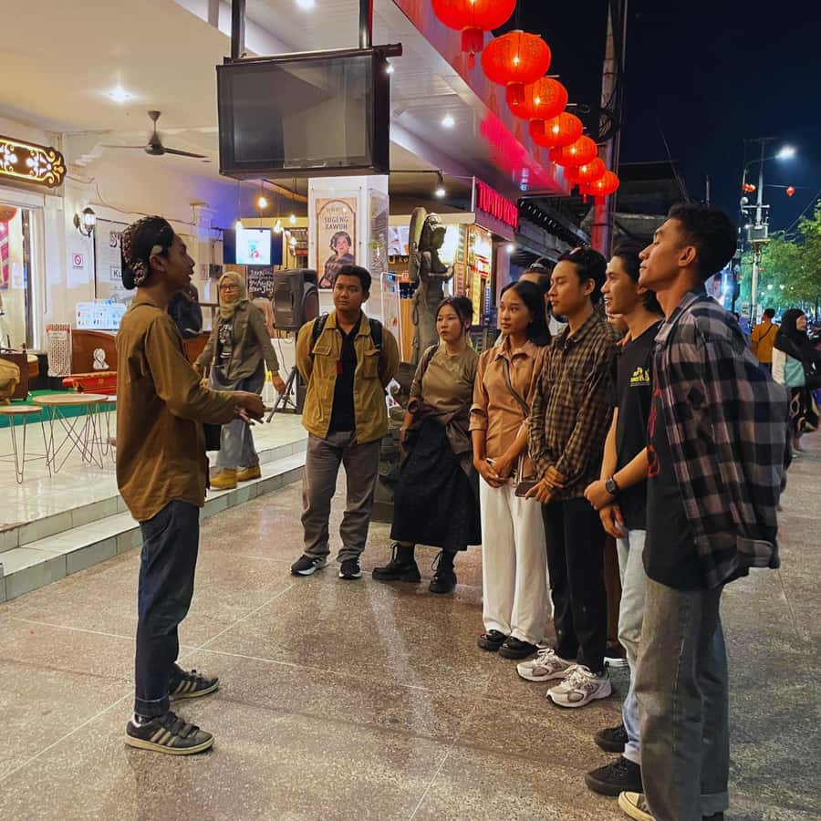 Yogyakarta: Night Walking & Street Food Tour - Why Malioboro works so well at night