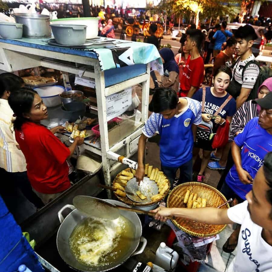 Yogyakarta: Night Walking & Street Food Tour - What the $20 price really gives you