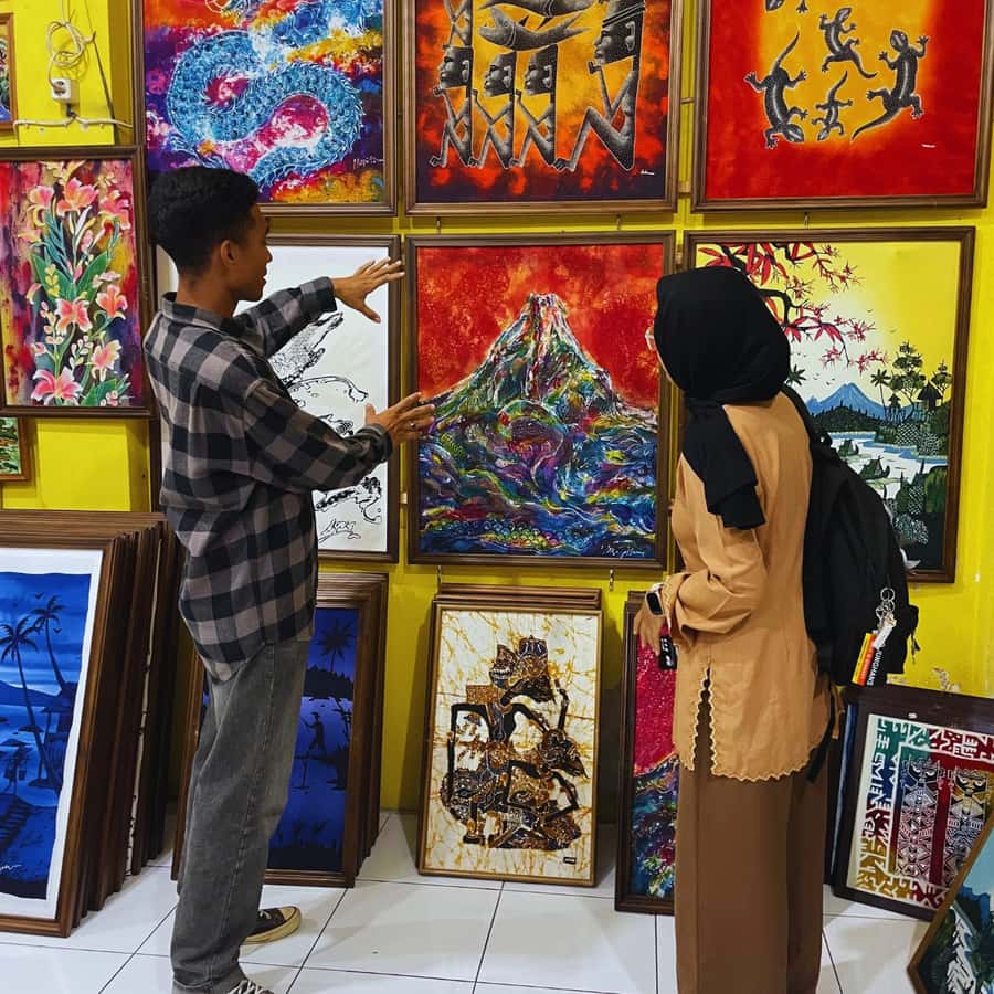 Yogyakarta: Night Walking & Street Food Tour - The first hour: tasting Yogyakarta one snack at a time