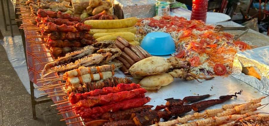 Zanzibar: Stone town tour, Prison island & night food market - Walking Stone Town through its narrow lanes